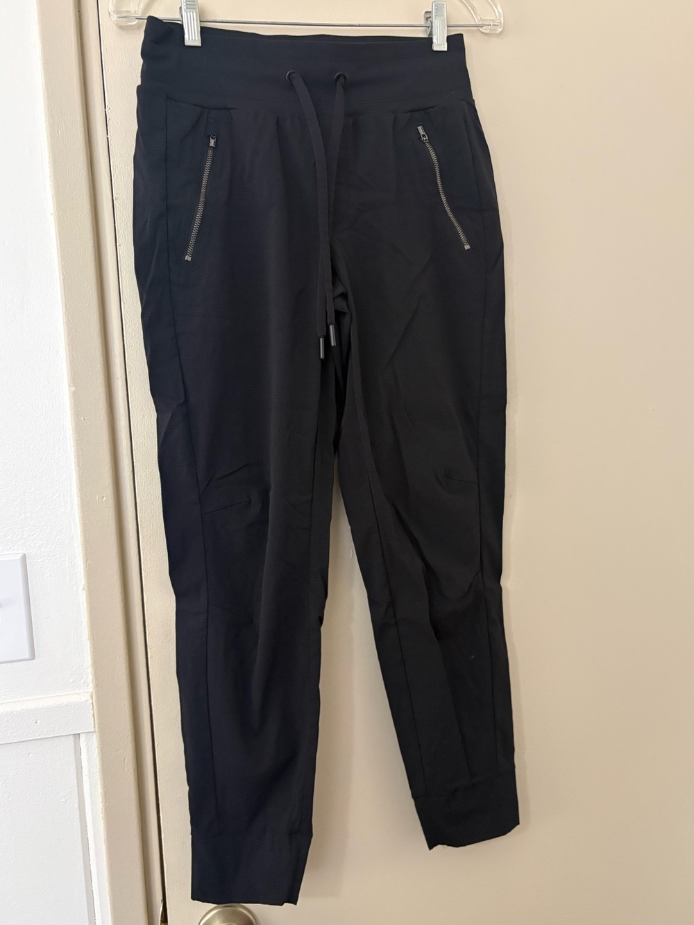 Athleta Black Womans Zip-Pocket Trekkie Joggers size 2